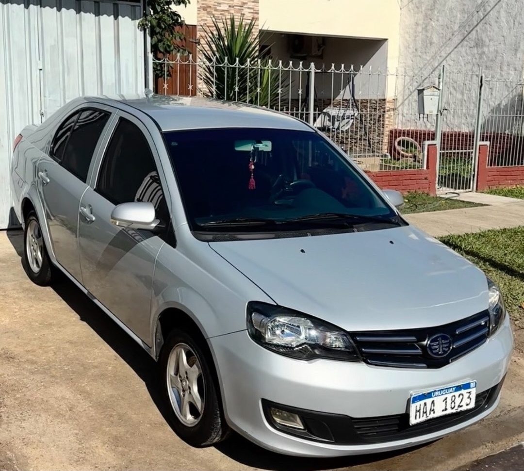 Vendo contado precio Rebajado Sedan Faw V5 2013 excelente estado